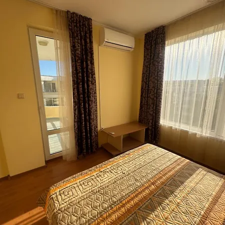 Yassen - Apartma 41 S Vyhledem Na Bazen Apartman *