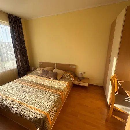 Yassen - Apartma 41 S Vyhledem Na Bazen * Napospart