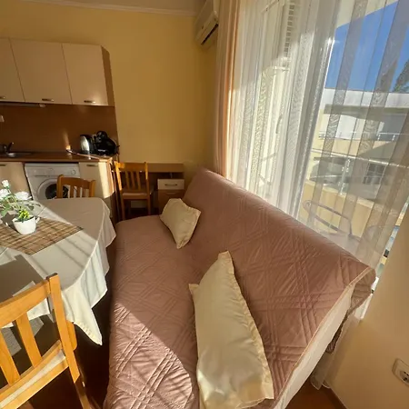 Yassen - Apartma 41 S Vyhledem Na Bazen *