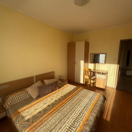 Yassen - Apartma 41 S Vyhledem Na Bazen Napospart